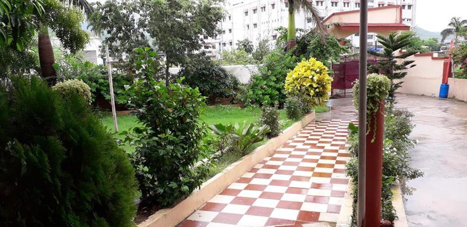 Hotel Guru Kripa Dzsamsedpur Kültér fotó